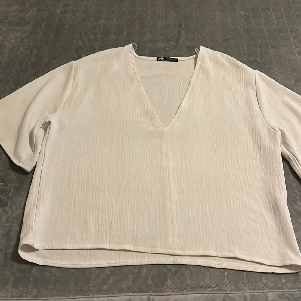 Zara EUC Flowy V-Neck Textured Short Sleeve Top